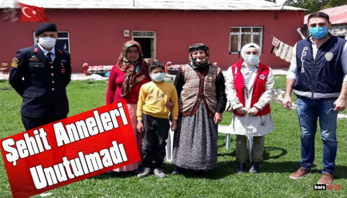 Kars'ta Şehit Anneleri Unutulmadı