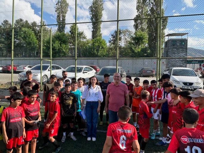 Halk Eğitimi Müdürü Ayhan'dan sporculara destek