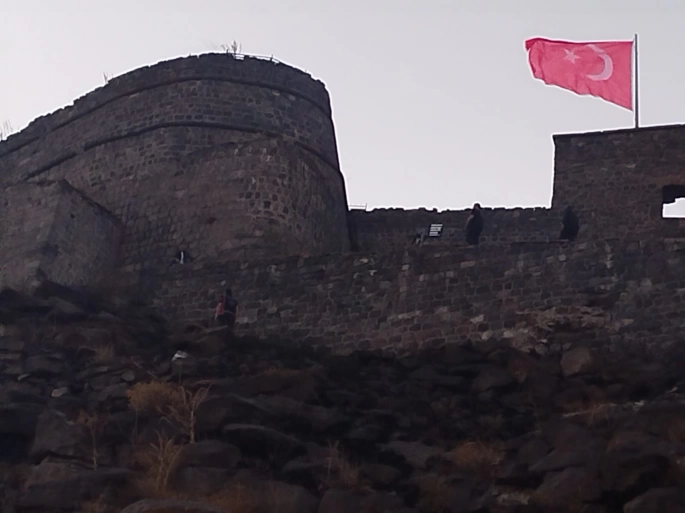 Kars Kalesi'nde intihar girişimi