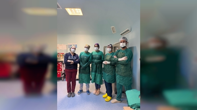 KAĞIZMAN DEVLET HASTANESİNDE BİR İLK; KARIN KESİSİ OLMADAN RAHİM ALMA AMELİYATI BAŞARI İLE GERÇEKLEŞTİRİLDİ