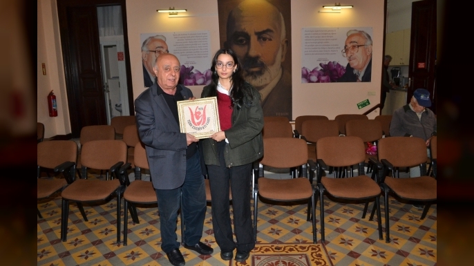 15 yaşındaki lise öğrencisi kitap yazdı.