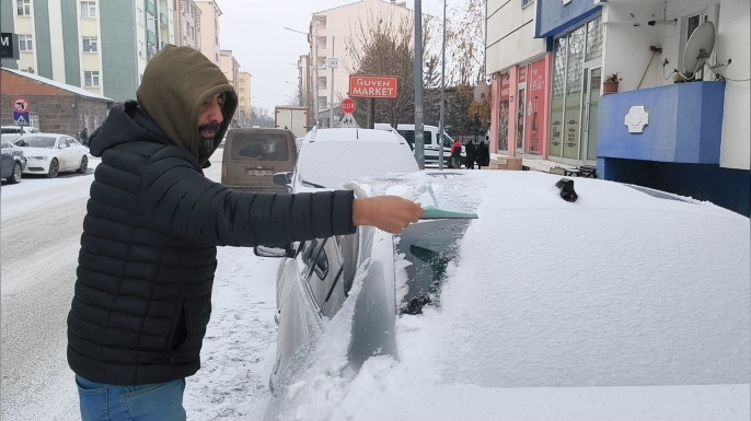 Kar, Kars’ı beyaza bürüdü