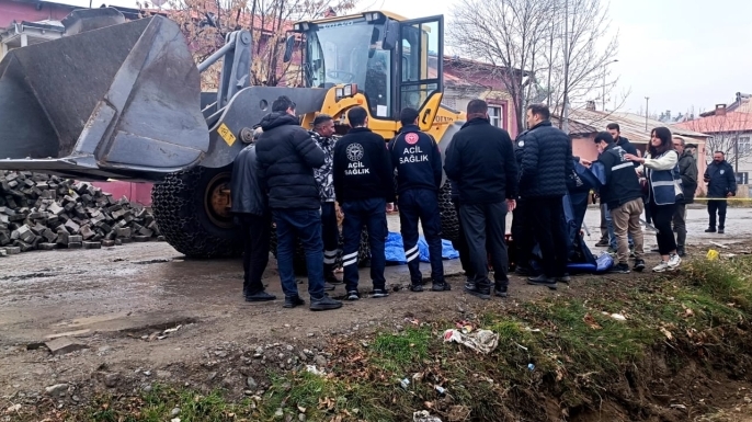 Kepçenin Altında Kalan Yaşlı Adam Hayatını Kaybetti
