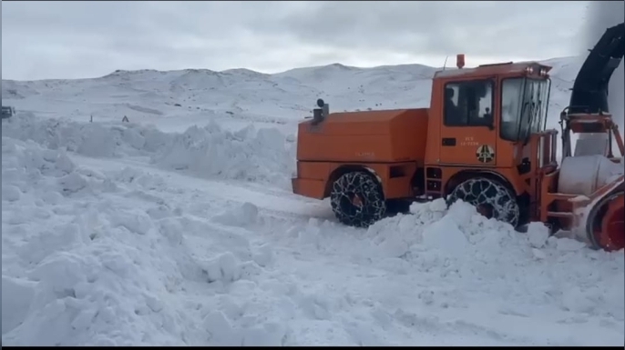 Kağızman Ağrı yolu ulaşıma kapandı,