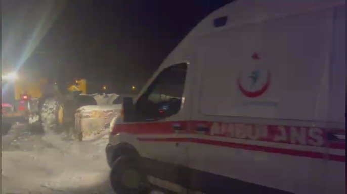 Kars'ta 15 aylık Berçemsu bebek için zamanla yarıştı