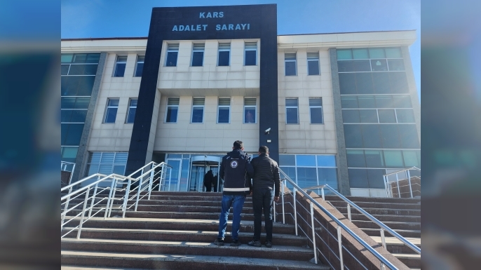 Kars'ta göçmen kaçakçısı tutuklandı
