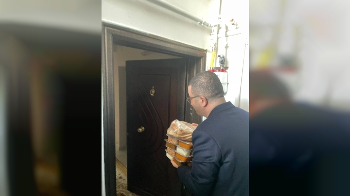 KAYMAKAM DAŞTAN YEMEK DAĞITTI,
