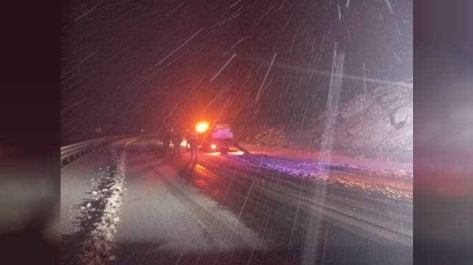 Kars Kağızman Paslı yolu ulaşımına kar engeli,