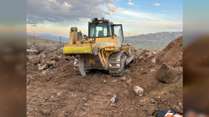 Kars'ta iş makinesi altında kalan operatör öldü