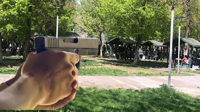 Kars’ta Parkta Silahlı Dehşet: Bankta Otururken Vuruldu, Durumu Ağır
