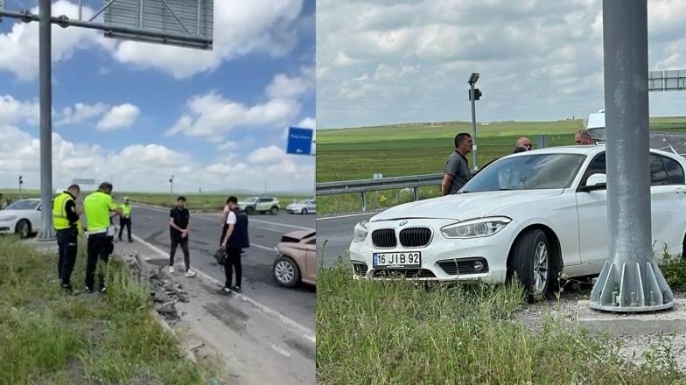 Kağızman Kavşağı'nda Can Pazarı: İki Otomobil Çarpıştı, 5 Kişi Yaralandı